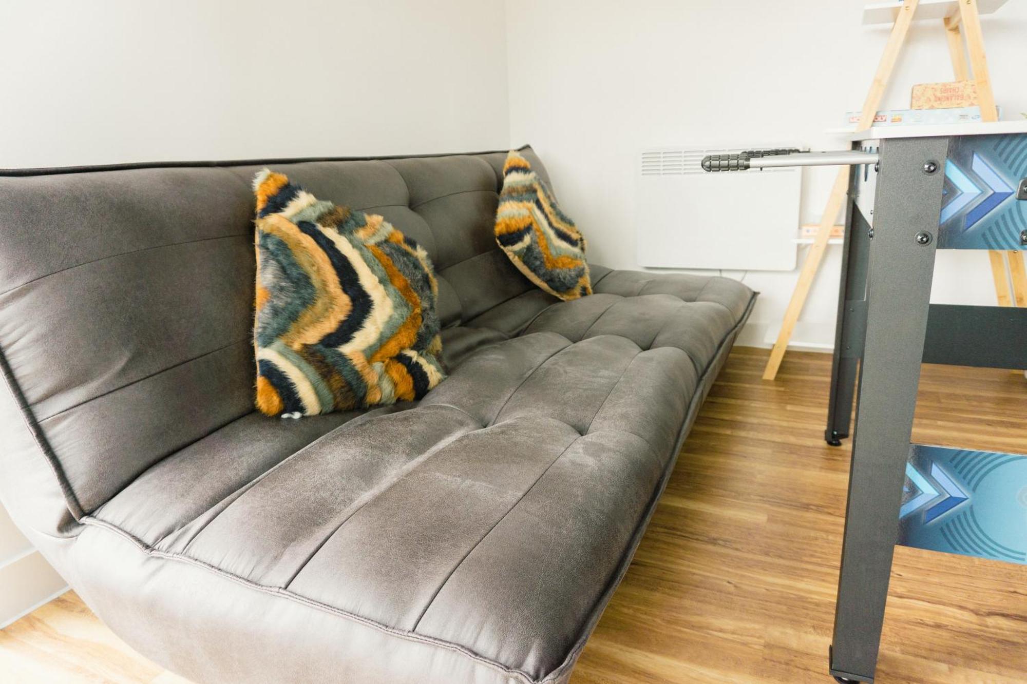Manchester'S Luxurious 2-Bed Haven With Balcony - Canal Views & Proximity To Manchester United المظهر الخارجي الصورة