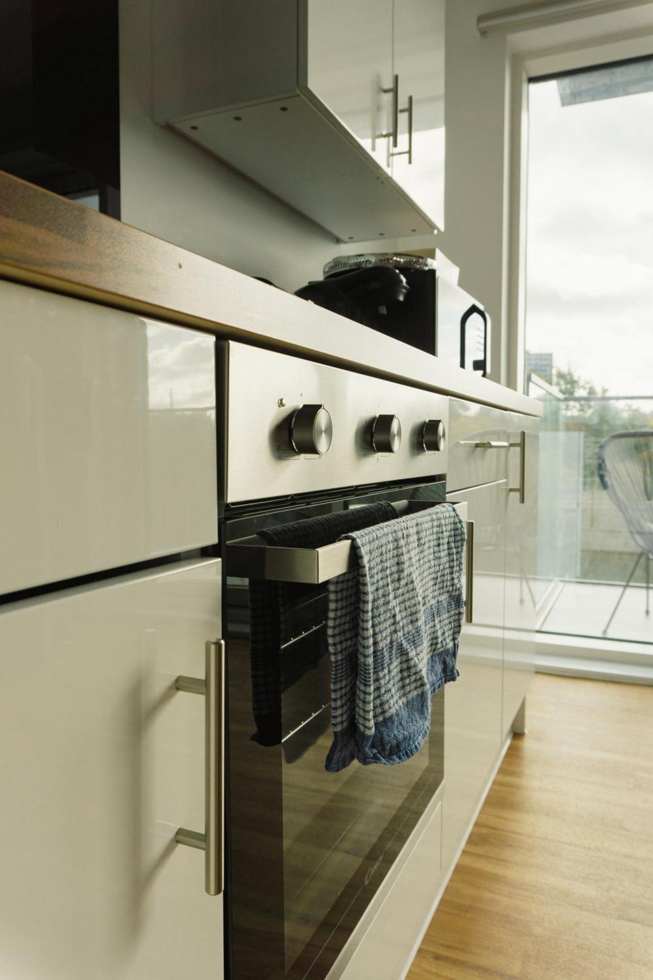 Manchester'S Luxurious 2-Bed Haven With Balcony - Canal Views & Proximity To Manchester United المظهر الخارجي الصورة