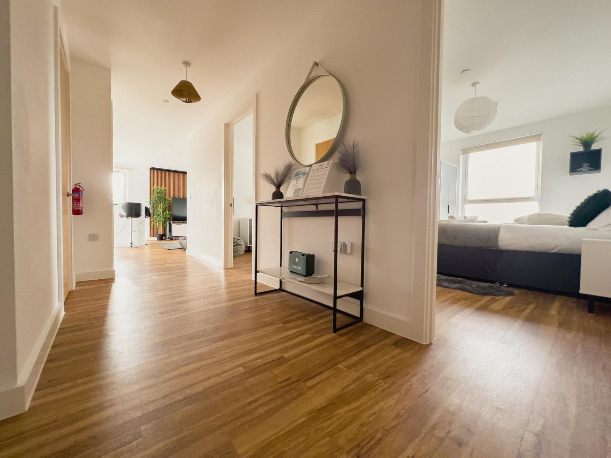 Manchester'S Luxurious 2-Bed Haven With Balcony - Canal Views & Proximity To Manchester United المظهر الخارجي الصورة