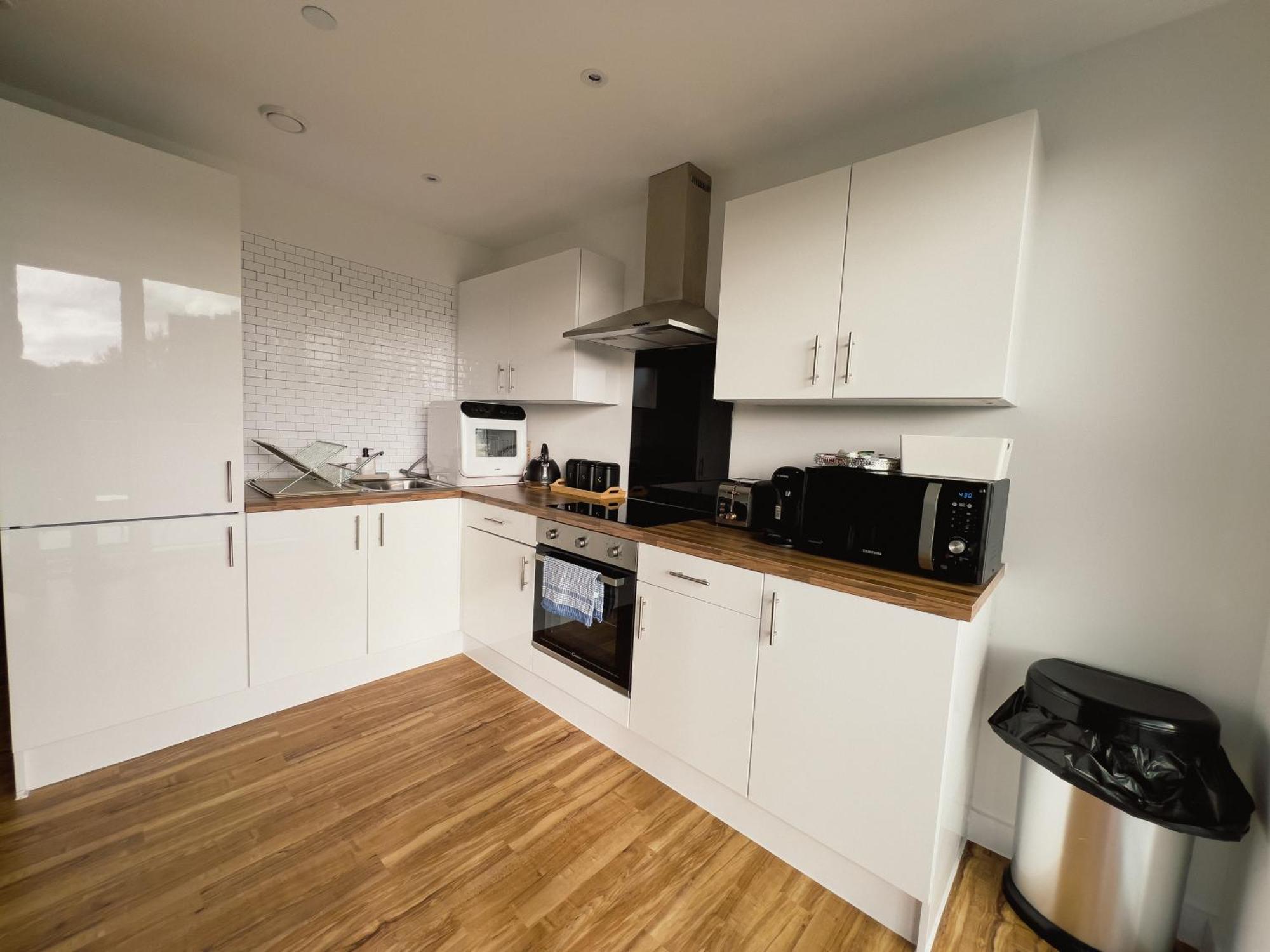 Manchester'S Luxurious 2-Bed Haven With Balcony - Canal Views & Proximity To Manchester United المظهر الخارجي الصورة